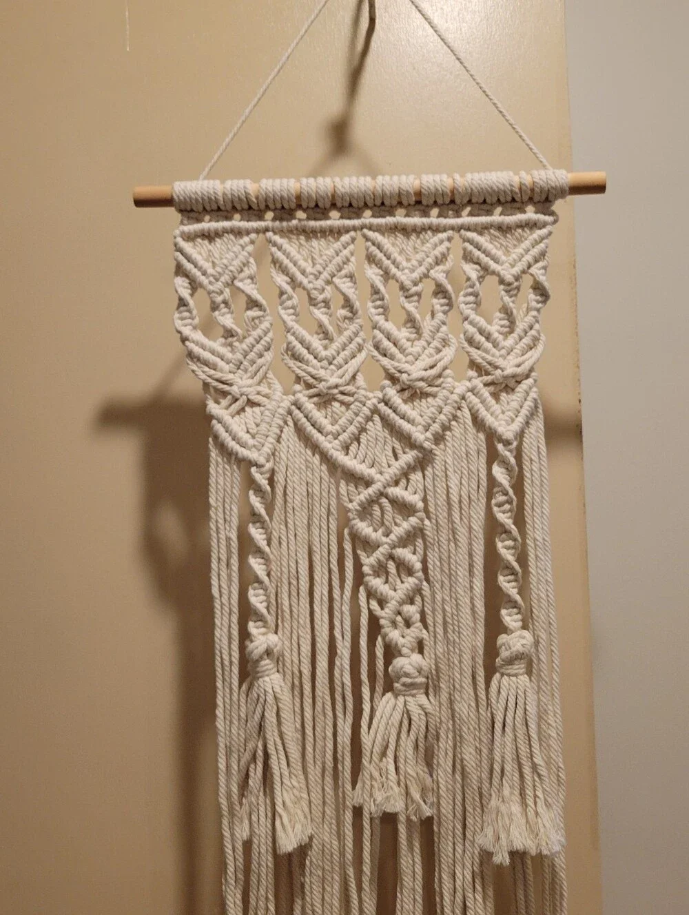 🔑EUC~Handmade Macramé Wall Hanging - Boho Home Decor